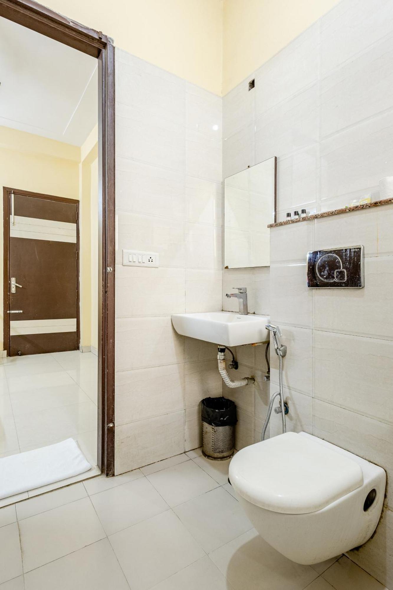 Lime Tree Studio Near Fortis Γκουργκάον Εξωτερικό φωτογραφία